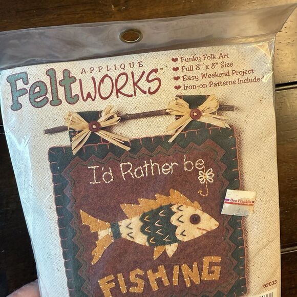 Vtg Dimensions Applique Felt Works Kit, I'd Rather Be Fishing" 62033 NEW - Picture 3 of 5